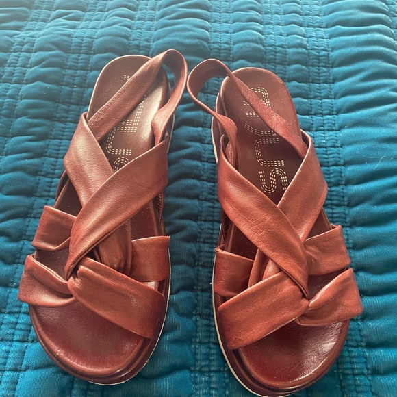 Low platform sandals - Picture 2 of 4